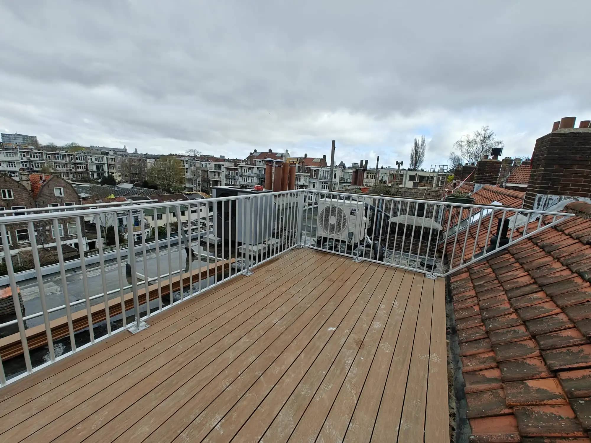 Aluminium hekwerk ASH-R25 op de Linnaeushof, Amsterdam