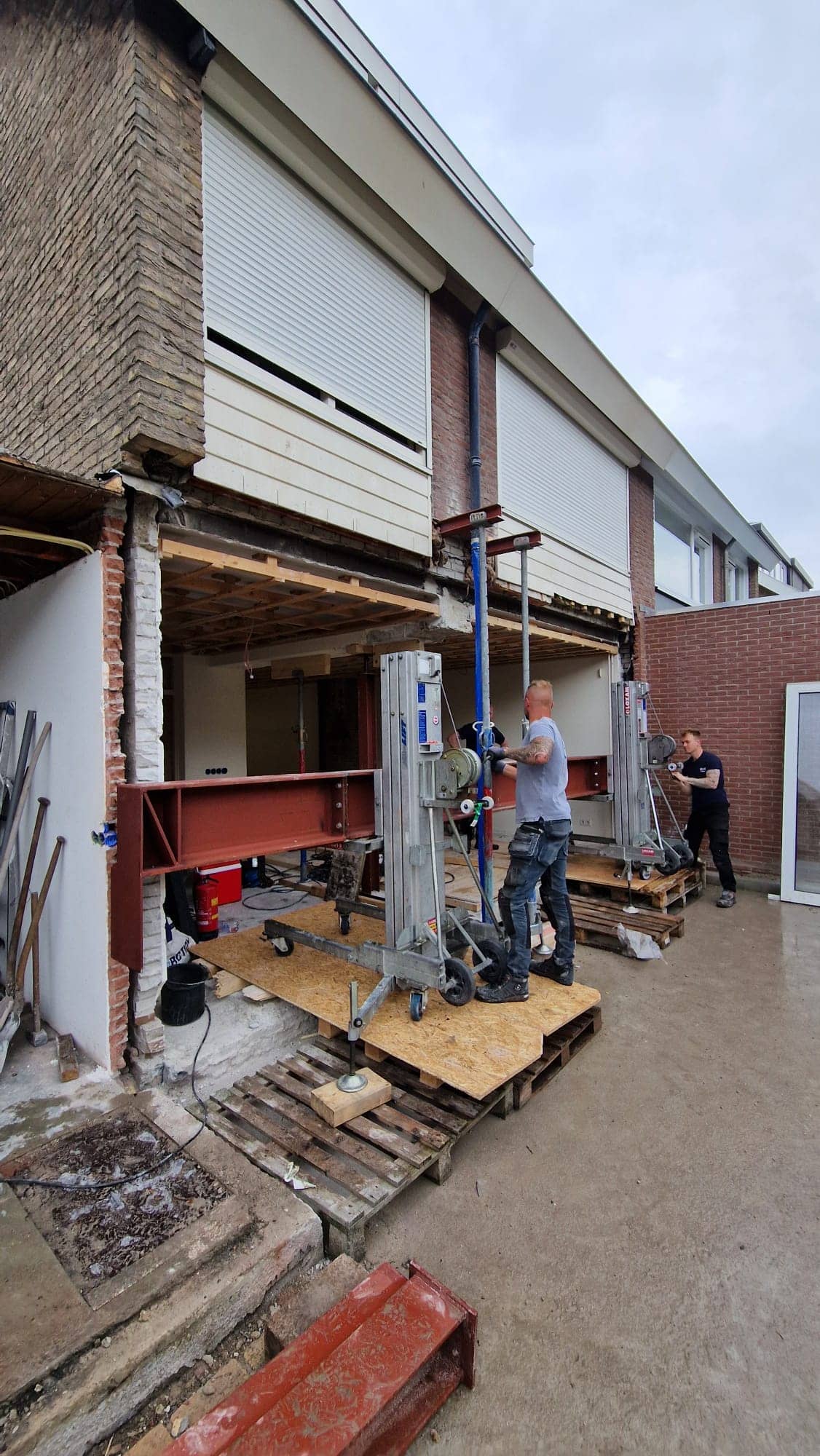 Staalconstructie uitbouw op de Ampèrestraat, Badhoevedorp